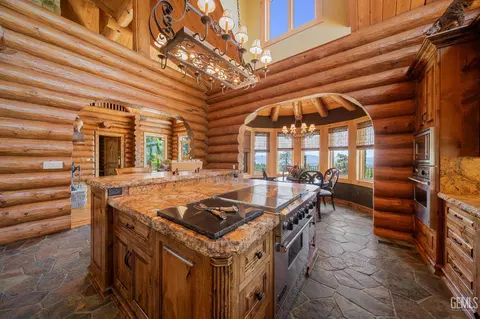 Kitchen - 26000 Deertrail Dr, Tehachapi, CA 93561 photo 2 of 5