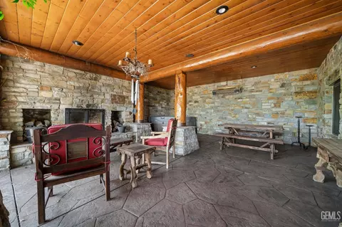 Exterior - 26000 Deertrail Dr, Tehachapi, CA 93561 photo 14 of 18