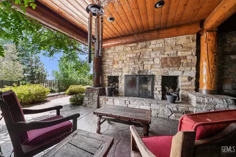 Exterior - 26000 Deertrail Dr, Tehachapi, CA 93561 photo 15 of 18