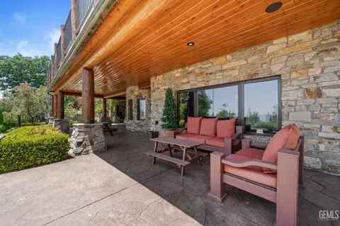 Exterior - 26000 Deertrail Dr, Tehachapi, CA 93561 photo 11 of 18