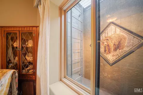 Bedroom - 26000 Deertrail Dr, Tehachapi, CA 93561 photo 6 of 8