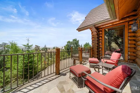 Exterior - 26000 Deertrail Dr, Tehachapi, CA 93561 photo 6 of 18