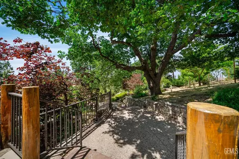 Exterior - 26000 Deertrail Dr, Tehachapi, CA 93561 photo 3 of 18