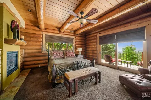 Bedroom - 26000 Deertrail Dr, Tehachapi, CA 93561 photo 2 of 8