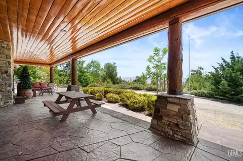 Exterior - 26000 Deertrail Dr, Tehachapi, CA 93561 photo 13 of 18