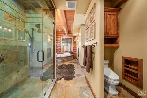 Bath - 26000 Deertrail Dr, Tehachapi, CA 93561 photo 8 of 11