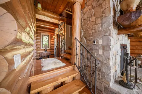 Entry Way - 26000 Deertrail Dr, Tehachapi, CA 93561 photo 3 of 5