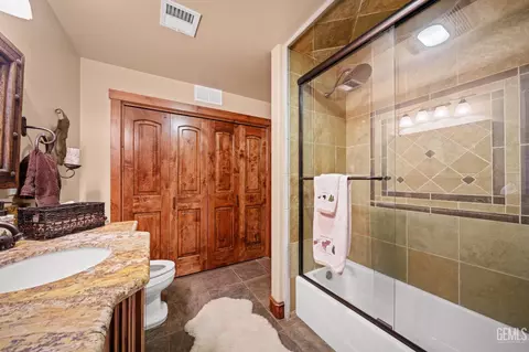 Bath - 26000 Deertrail Dr, Tehachapi, CA 93561 photo 10 of 11