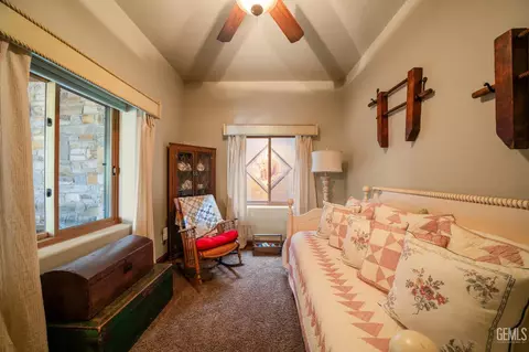 Bedroom - 26000 Deertrail Dr, Tehachapi, CA 93561 photo 5 of 8