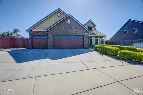 Exterior - 9008 Rangeley Ct, Bakersfield, CA 93313 photo 3 of 17