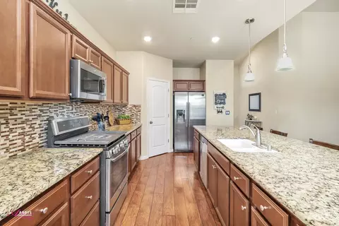 Kitchen - 9008 Rangeley Ct, Bakersfield, CA 93313 photo 4 of 5
