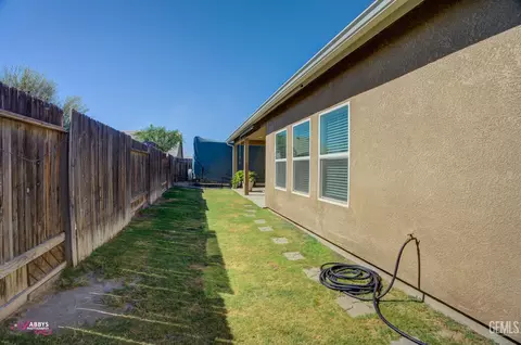 Exterior - 9008 Rangeley Ct, Bakersfield, CA 93313 photo 14 of 17