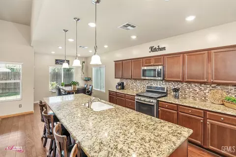 Kitchen - 9008 Rangeley Ct, Bakersfield, CA 93313 photo 1 of 5