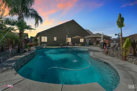 Exterior - 9008 Rangeley Ct, Bakersfield, CA 93313 photo 6 of 17