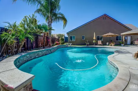 Exterior - 9008 Rangeley Ct, Bakersfield, CA 93313 photo 11 of 17