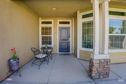 Exterior - 9008 Rangeley Ct, Bakersfield, CA 93313 photo 5 of 17
