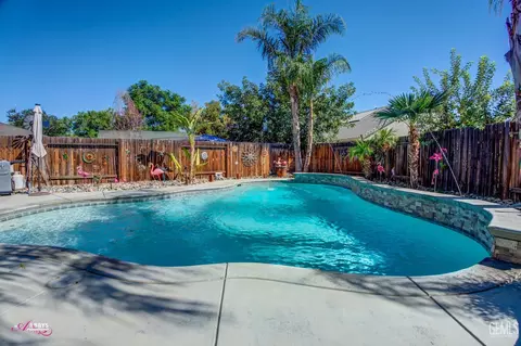 Exterior - 9008 Rangeley Ct, Bakersfield, CA 93313 photo 7 of 17