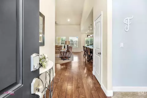 Entry Way - 9008 Rangeley Ct, Bakersfield, CA 93313 photo 1 of 2