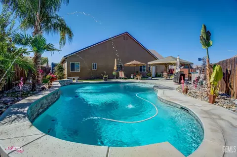 Exterior - 9008 Rangeley Ct, Bakersfield, CA 93313 photo 12 of 17