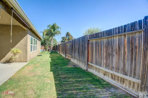 Exterior - 9008 Rangeley Ct, Bakersfield, CA 93313 photo 15 of 17