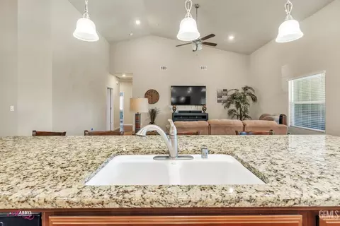 Kitchen - 9008 Rangeley Ct, Bakersfield, CA 93313 photo 5 of 5