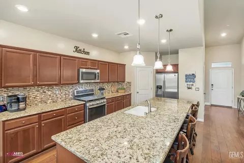 Kitchen - 9008 Rangeley Ct, Bakersfield, CA 93313 photo 2 of 5