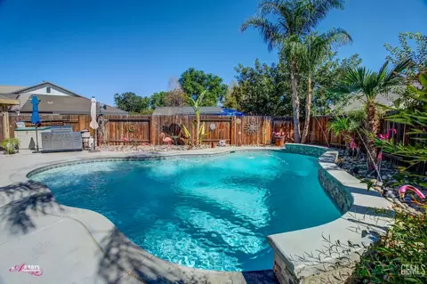 Exterior - 9008 Rangeley Ct, Bakersfield, CA 93313 photo 8 of 17