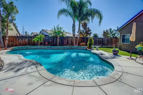 Exterior - 9008 Rangeley Ct, Bakersfield, CA 93313 photo 10 of 17