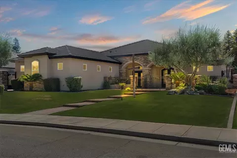 9441 Cortona Ct, Bakersfield, CA 93314