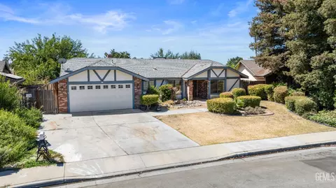 4705 La Mirada Dr, Bakersfield, CA 93309