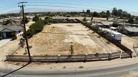 64 Sterling Rd, Bakersfield, CA 93307 photo 1