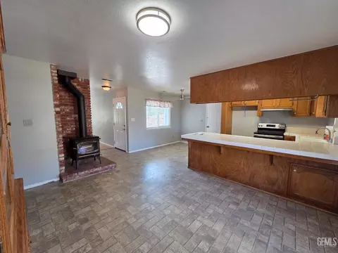 22201 Mccarthy Dr, Tehachapi, CA 93561 photo 5