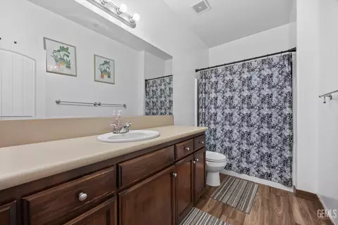 Entry Way - 3313 Amazon Dr, Bakersfield, CA 93313 photo 2 of 7