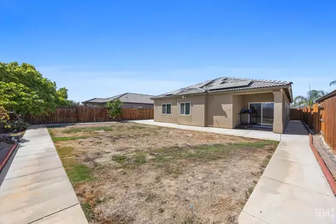 Exterior - 3313 Amazon Dr, Bakersfield, CA 93313 photo 5 of 6