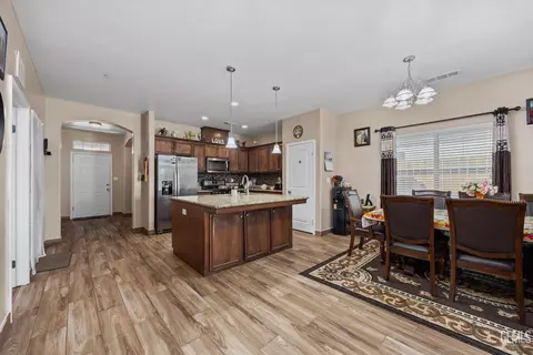 Entry Way - 3313 Amazon Dr, Bakersfield, CA 93313 photo 1 of 7