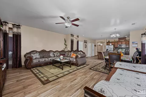 Living - 3313 Amazon Dr, Bakersfield, CA 93313 photo 2 of 2