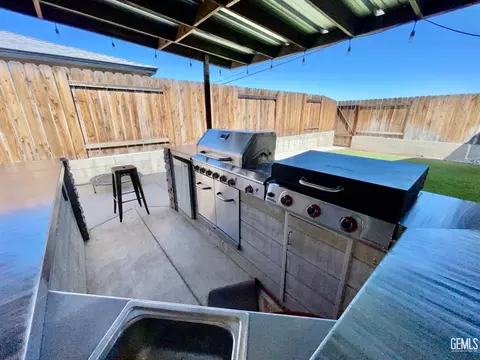 320 E Woodrow St, Taft, CA 93268 photo 12