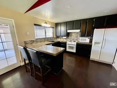 320 E Woodrow St, Taft, CA 93268 photo 4