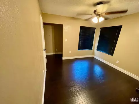 320 E Woodrow St, Taft, CA 93268 photo 6