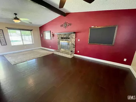 320 E Woodrow St, Taft, CA 93268 photo 3