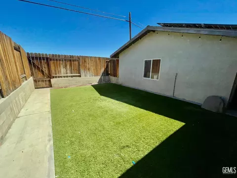 320 E Woodrow St, Taft, CA 93268 photo 9
