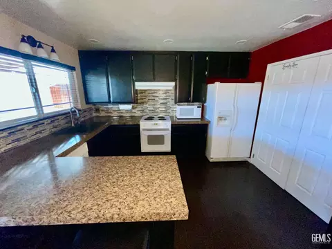 320 E Woodrow St, Taft, CA 93268 photo 5