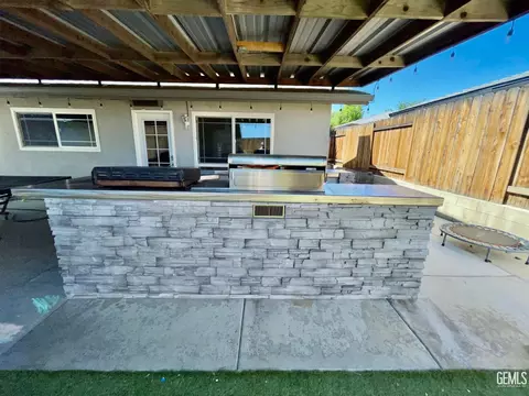 320 E Woodrow St, Taft, CA 93268 photo 10