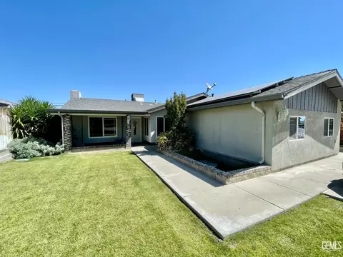 320 E Woodrow St, Taft, CA 93268 photo 2