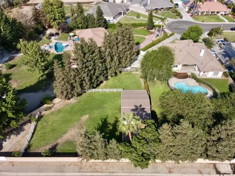 104 Capistrano Ct, Bakersfield, CA 93314