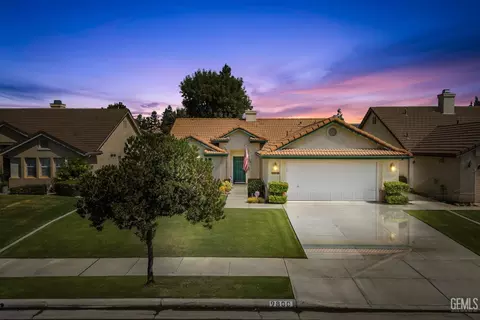 9800 Cinderella Ave, Bakersfield, CA 93311