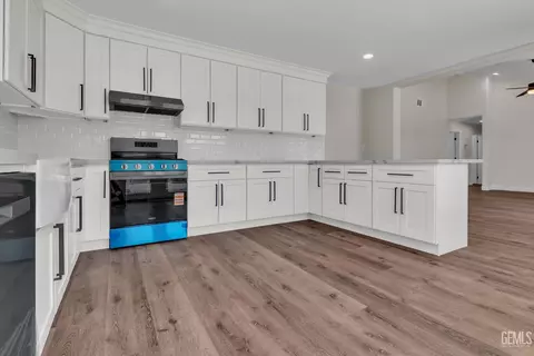 12524 Chanute St, Pacoima, CA 91331