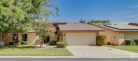 2200 El Portal Dr #4, Bakersfield, CA 93309