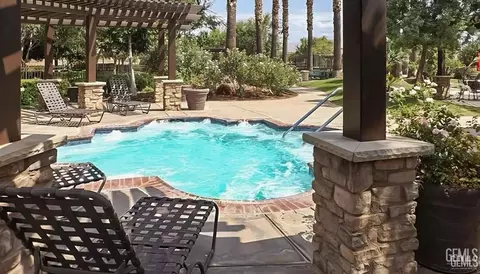 9909 Stockholm Pl, Bakersfield, CA 93306