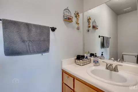 Bath - 429 Barlow Ct, Arvin, CA 93203 photo 2 of 2